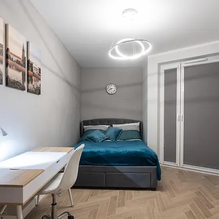 B&W Luxurious Apartment In The Center Of Breslavia Exterior foto