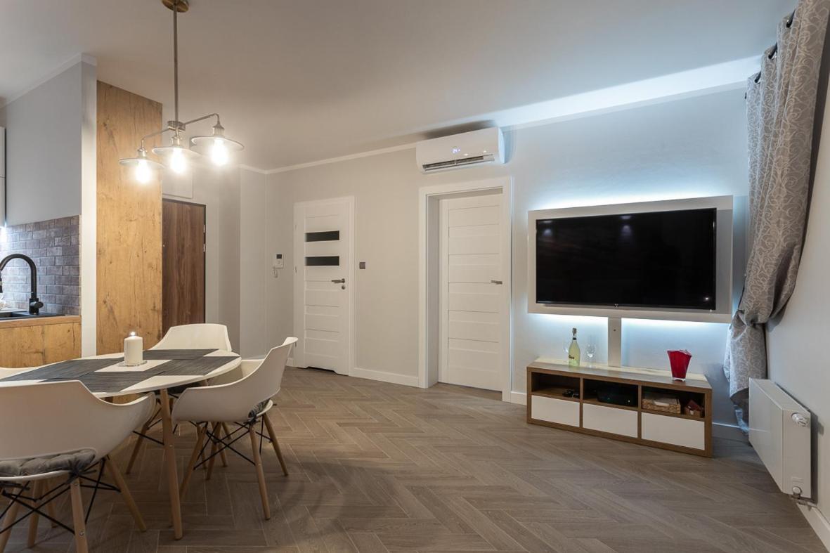Apartment B&w Luxurious In The Center Of Wroclaw