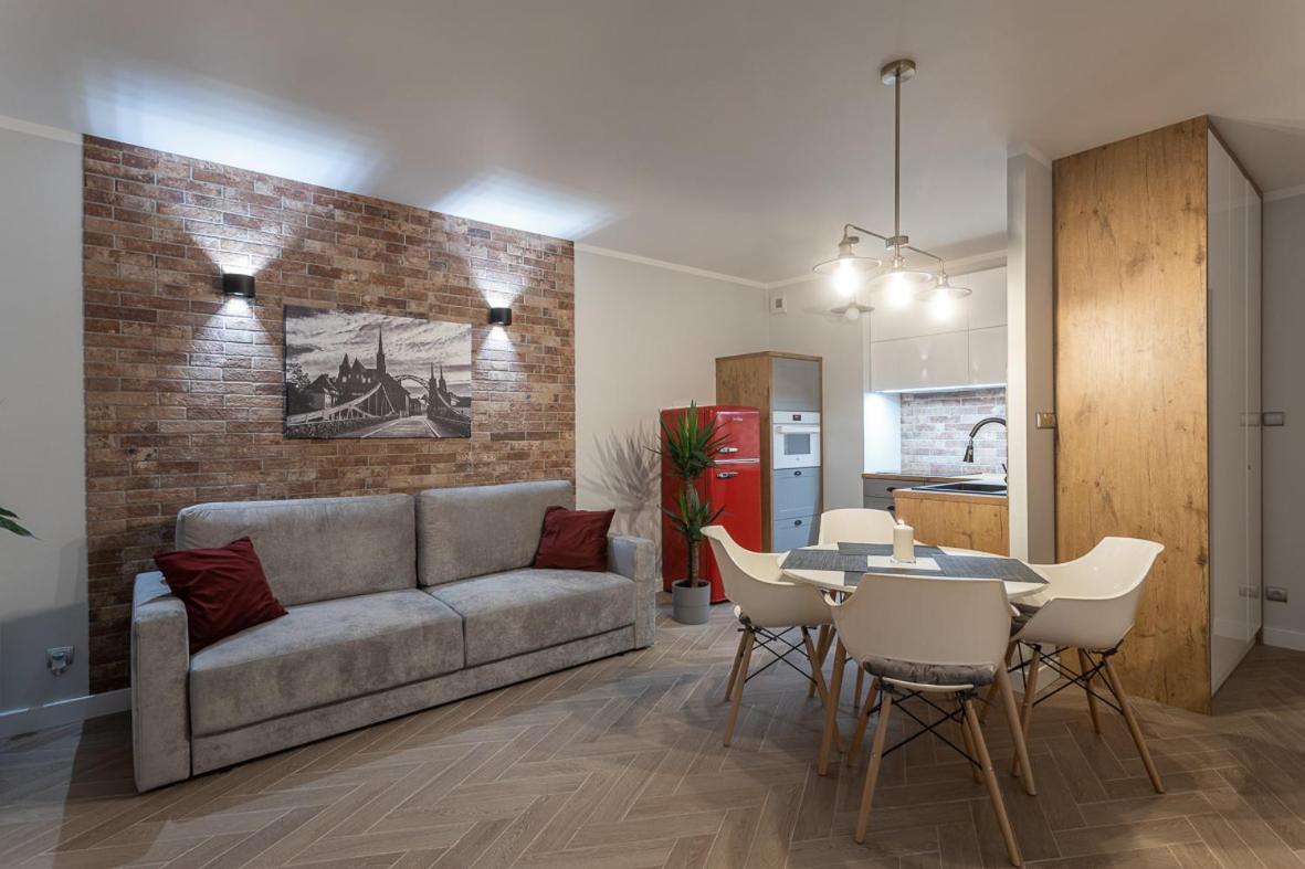 B&w Luxurious In The Center Of Apartment