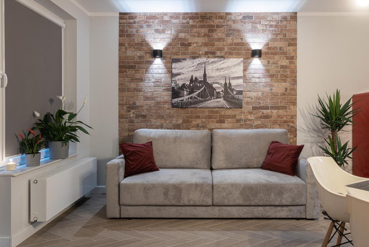 Apartment B&w Luxurious In The Center Of Wroclaw