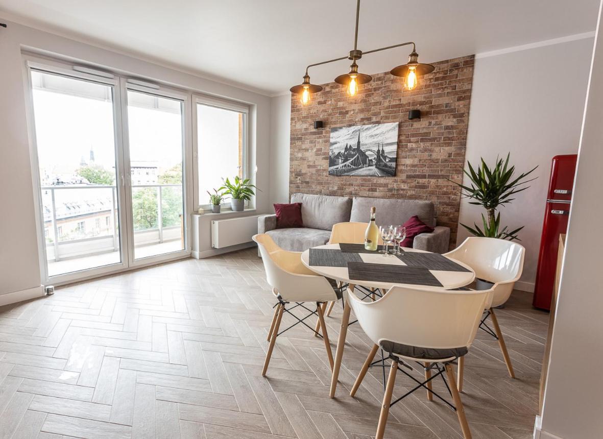 B&w Luxurious In The Center Of Apartment *